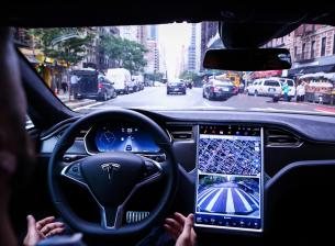 Тест: Използването на сензорни екрани в автомобилите води до по-висока опасност