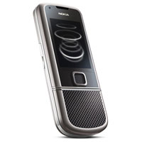 Висококачествени материали и стил в Nokia 8800 Carbon Arte