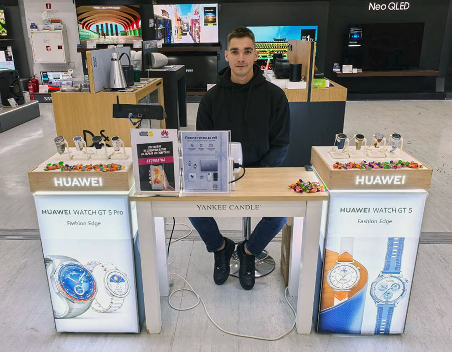 Безплатно поставяне на протектори на смартфони и часовници този уикенд в София