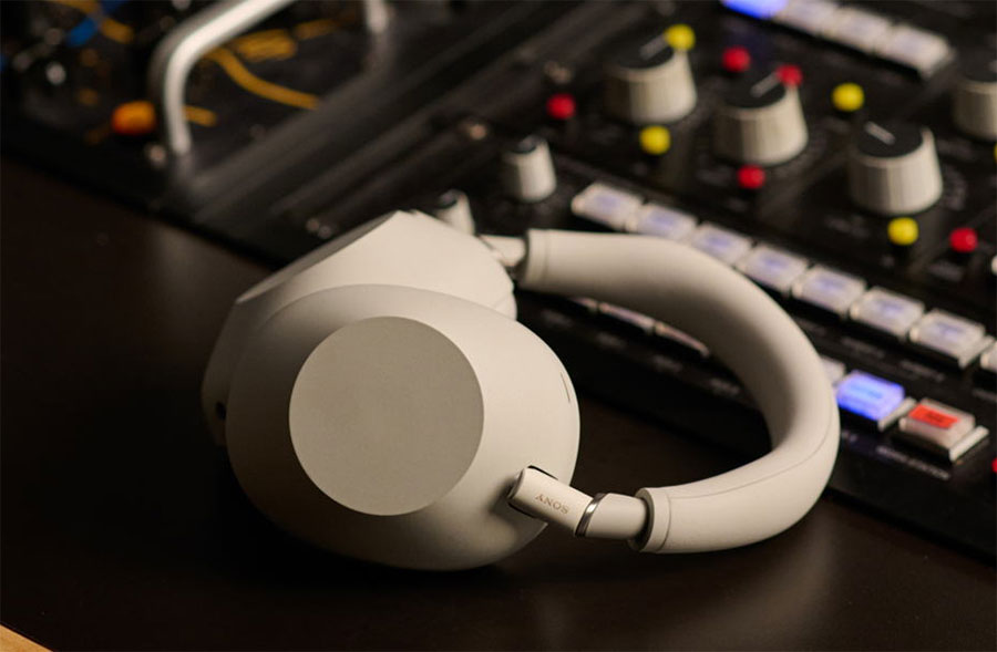 Sony представи безжичните слушалки WH-1000XM6