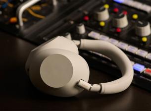 Sony представи безжичните слушалки WH-1000XM6