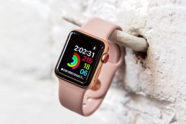 Следващият Apple Watch ще е с по-голям дисплей