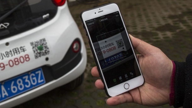 Откриха опасен бъг в приложението за камерата на iOS