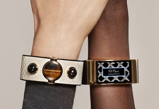 Intel представи дизайнерска смарт гривна със змийска кожа и скъпоценни камъни