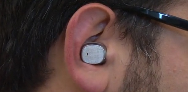 Motorola Hint е Bluetooth слушалка, която се побира в ухото