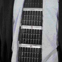 Вратовръзка със слънчеви батерии