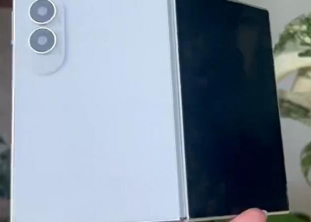 Макет разкрива дизайна на Galaxy Z Fold8 Wide