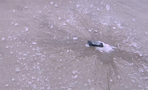 Ето какво става при 30-метрово падане на Galaxy Note7