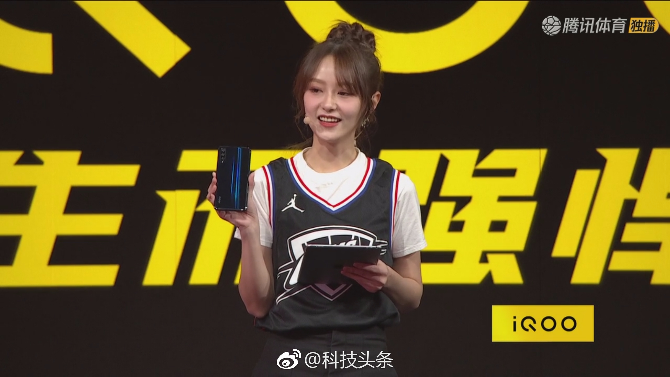 Появиха се реални снимки на vivo iQOO