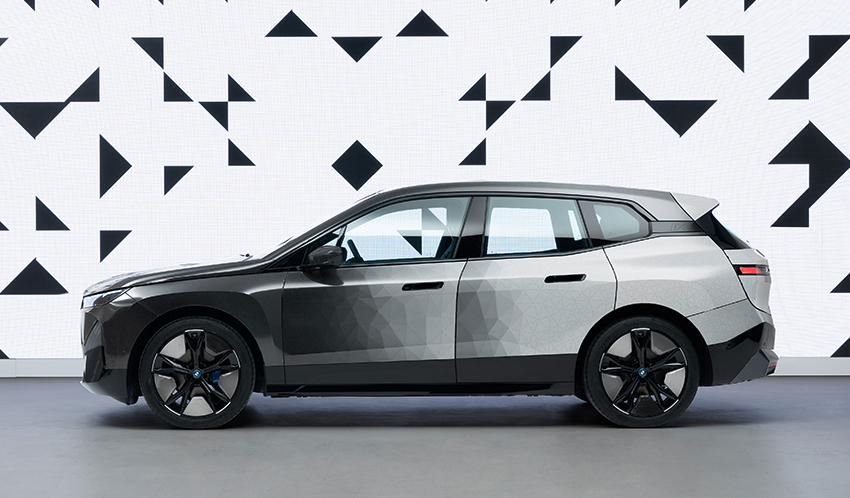 BMW показа автомобил с променящ се цвят