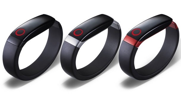 Фитнес гривна и измерващи пулса слушалки от LG