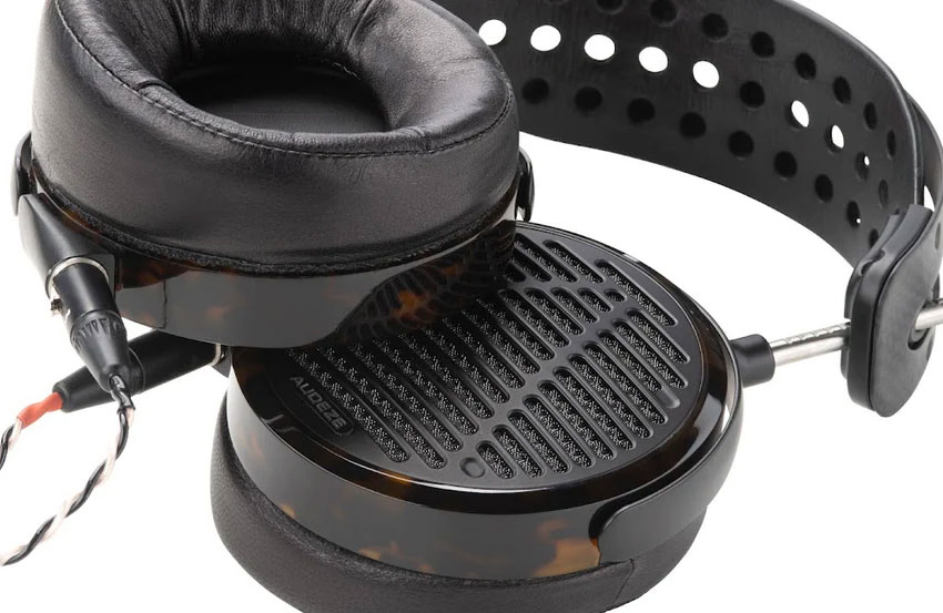 PlayStation купува производителя на премиум слушалки Audeze