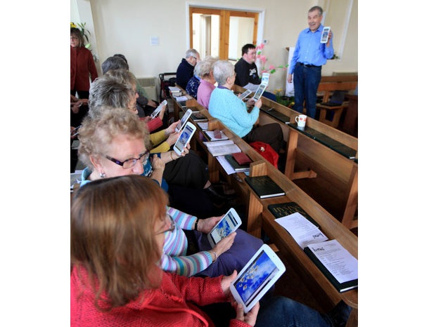 Английска църква замени библията с таблети