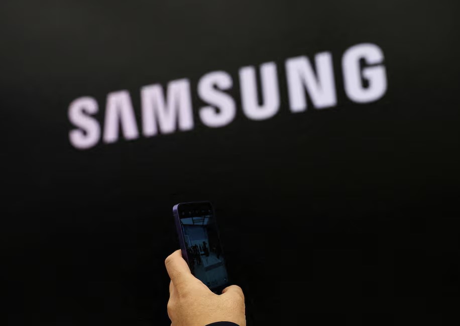 One UI 8 достига до серията Galaxy S25 и в България