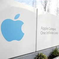 Apple наема адвокати за патентните спорове с Nokia, Motorola и HTC