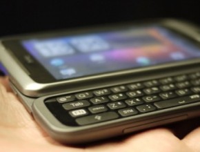 HTC прави два Facebook телефона? Facebook отрича