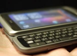 HTC прави два Facebook телефона? Facebook отрича