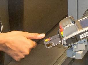 Mastercard добавя сензор за отпечатъци към кредитна карта