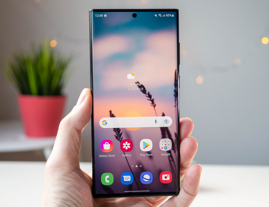 Вече и в Европа: One UI 6.1 достига до серията Galaxy S22