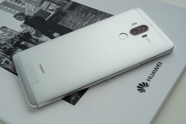 Само Huawei Mate 10 Pro може да получи безрамков дисплей
