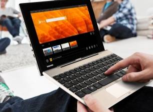 Toshiba Satellite Click Mini е компактен хибриден лаптоп