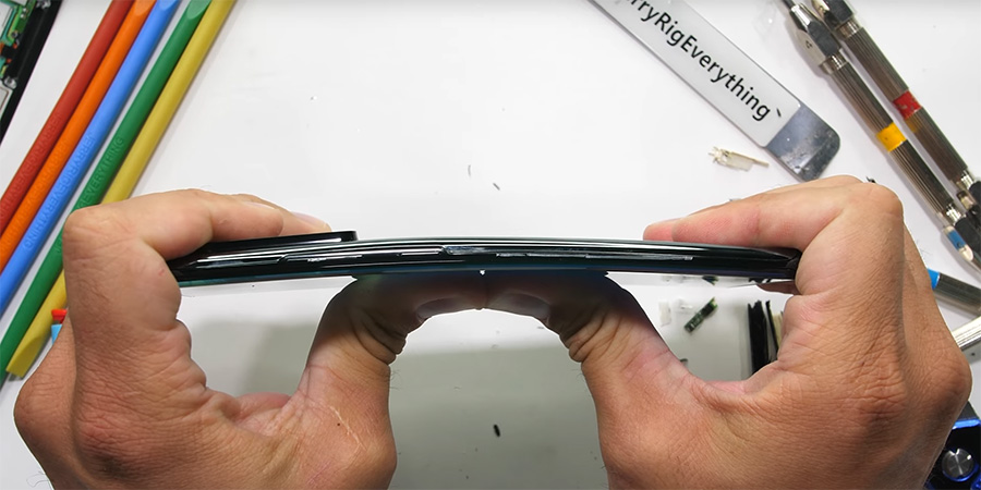 JerryRigEverything тества Samsung Galaxy Note20 Ultra