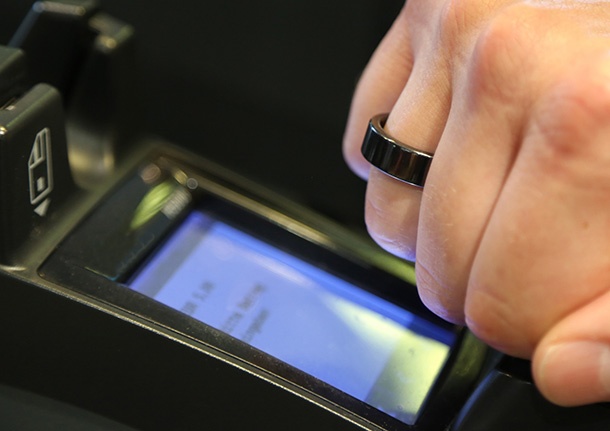 Вече всеки може да поръча NFC пръстена за мобилни плащания на Visa