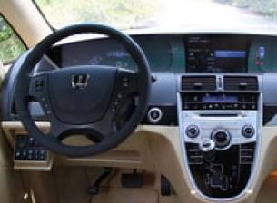 HTC прави автомобилен компютър