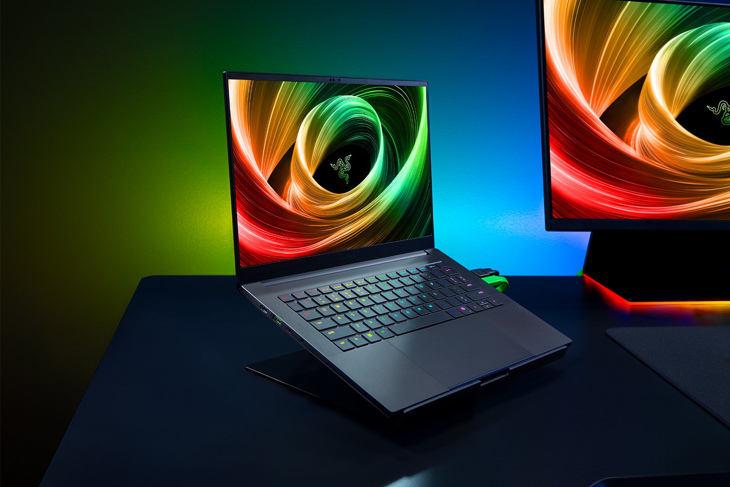 Новият Razer Blade 14 е тънък и залага на видеокарти RTX 5000