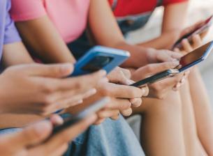 80% от децата създават първия си профил в социалните медии преди да навършат 12 години