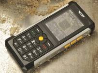 Cat B100 не е смартфон и е много здрав