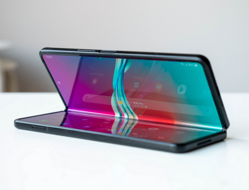 Стабилната версия на One UI 4 с Android 12 достига до новите сгъваеми смартфони на Samsung