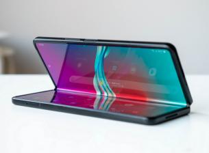 Стабилната версия на One UI 4 с Android 12 достига до новите сгъваеми смартфони на Samsung