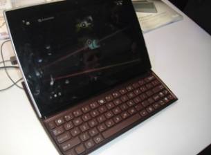 Asus Eee Pad Slider комбинира Android 3.0 с подвижна QWERTY клавиатура