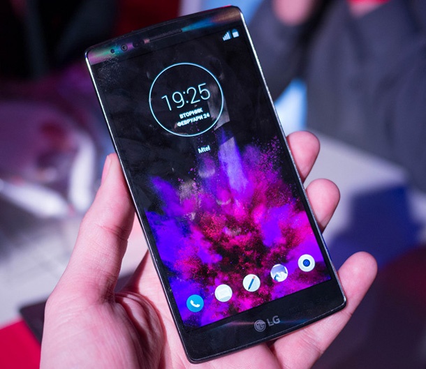 Българските продажби на LG G Flex 2 започват утре