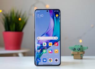 РЕВЮ: Xiaomi 12 предлага много в компактна форма