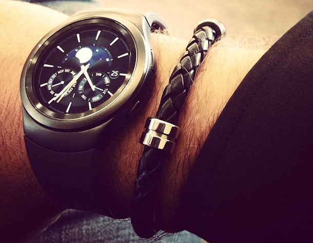 Часовникът Samsung Gear S2 изглежда наистина добре