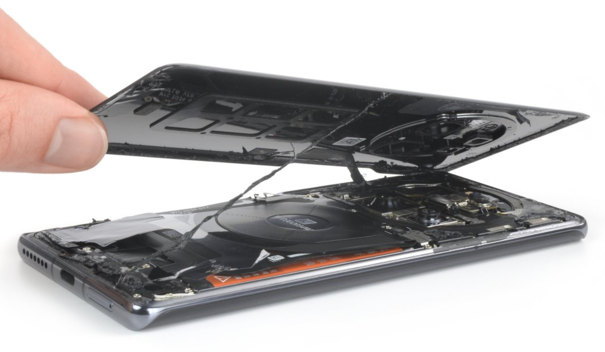 iFixit разглобиха и Huawei Mate 40 Pro
