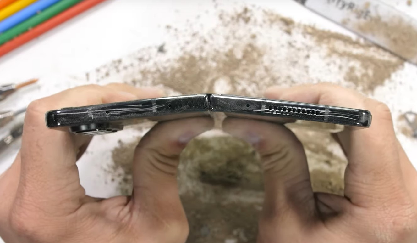 Samsung Galaxy Z Fold4 оцелява след изпитания за издръжливост