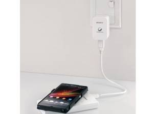 Sony CP-W5 комбинира преносима батерия и безжично зарядно