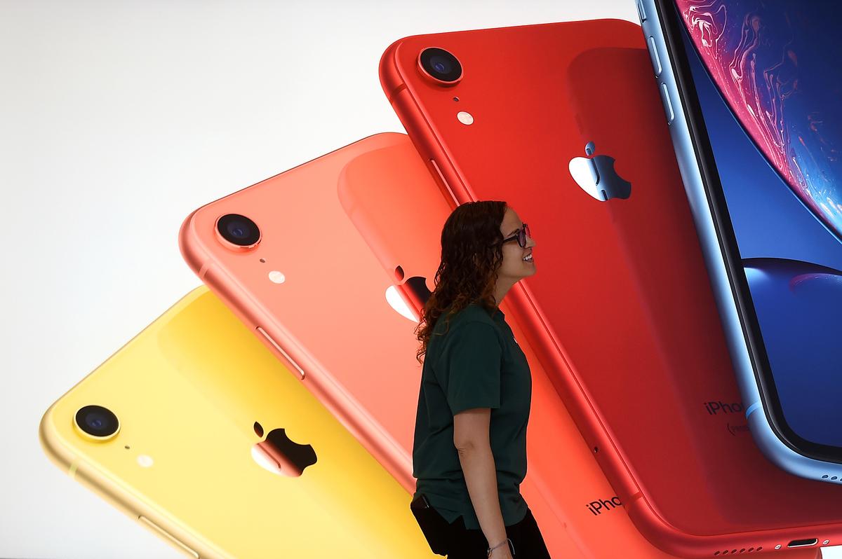 Apple ще плати до 500 милиона долара за забавянето на iPhone