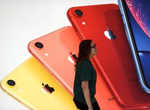Apple ще плати до 500 милиона долара за забавянето на iPhone