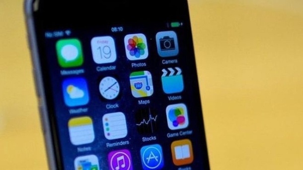 Полицаи инсценират грабеж на заподозрян, за да се сдобият с отключен iPhone