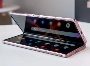 Очаква ни изненада в селфи камерата на Samsung Galaxy Z Fold3