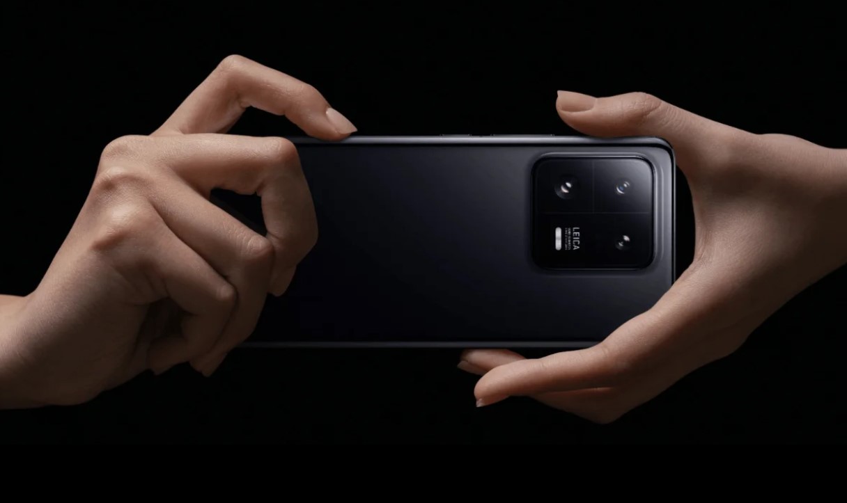 Вижте предложенията на Vivacom за серията Xiaomi 13 в комплект с фитнес гривна