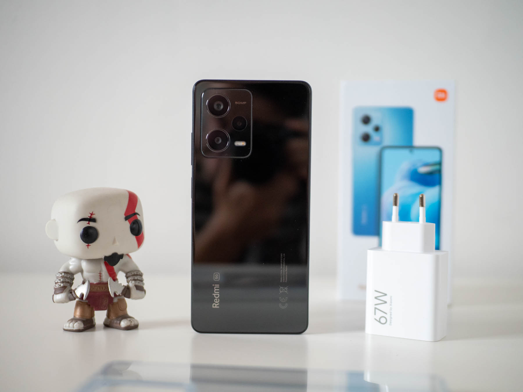 РЕВЮ: Xiaomi Redmi Note 12 Pro 5G е с чудесен дисплей и бърз хардуер