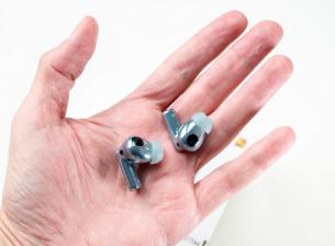 Голям ръст в доставките на безжични слушалки в началото на годината