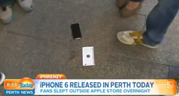 Един от първите купили iPhone 6 го изпусна по телевизията