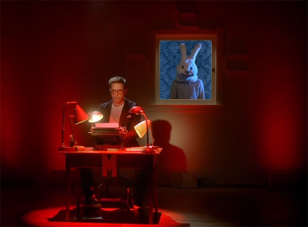 Странните реклами на HTC с Робърт Дауни Дж. продължават