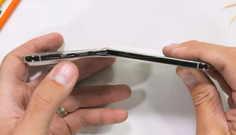 Тестът за огъване на iPhone Air потвърждава твърденията на Apple